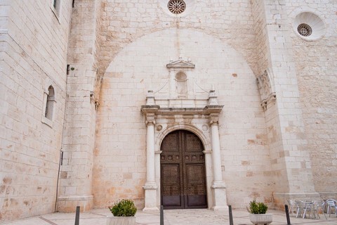 Puerta iglesia